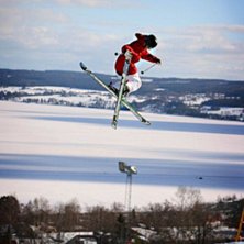 &Aring;kare: Tsz-Hin Tang.