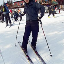 Jag st&aring;r och g&ouml;r en kung Carl-Gustaf-pose nere v. Foto: Fredrik Olofsson. &Aring;kare: Erik Rombo.