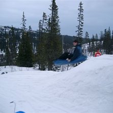 Bob f&ouml;rs&ouml;ker sig p&aring; en Mongoshit flip!. Foto: Robins polare. &Aring;kare: Robin Johansson.