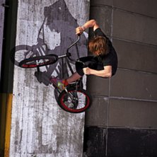 wallride vid willys. Foto: hugo ljungquist. &Aring;kare: elias modigs.