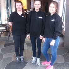 Klare for innrykk.
Kaken st&aring;r i ovnen, kaffen er .