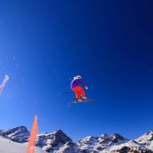 13 &aring;ring hoppar f&ouml;r f&ouml;rsta g&aring;ngen med lite h&ouml;. Foto: Andrea Battistella. &Aring;kare: Filippa Hansen.