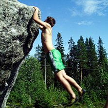 Jens v&aring;gar och fixar White man can&acute;t jump 6A p&aring;. Foto: Johan Vall. &Aring;kare: Jens H&auml;ggstr&ouml;m.