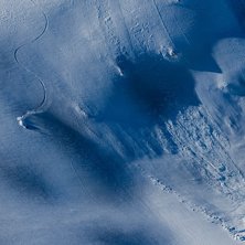 Tom-Oliver Hedvall l&auml;gger sv&auml;ngar ned f&ouml;r Vomti. Foto: Gustaf Adolfsson.