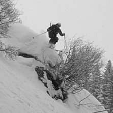 Peter hittade en liten klippa p&aring; v&auml;g igenom skog. Foto: Christian &Aring;kesson. &Aring;kare: Peter Andersson.