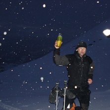 F&oslash;rste drikkepause p&aring; vei opp Bl&aring;b&aelig;rfjellet i . Foto: Per Hasvold. &Aring;kare: St&aring;le Frisvold.