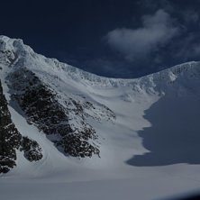 &Aring;ket g&aring;r rakt ner fr&aring;n passet mellan nord(v&auml;ns. Foto: tryggve tir&eacute;n.