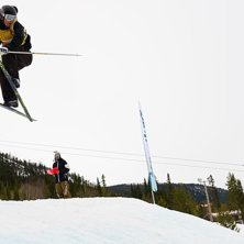 Big Jump Cup. S&auml;tter en 720 p&aring; l&auml;ngdskidor. . Foto: Jonas Eklind. &Aring;kare: Mackan.