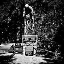 nicklasholmberg.se. Foto: Nicklas Holmberg. &Aring;kare: Ja vem kan du vara!.