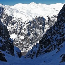 TT susar stiligt nedf&ouml;r r&auml;nnan med en skaplig ba. Foto: jakob wallin. &Aring;kare: TT.