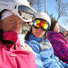 Foto: Hulda Mar&auml;ng. &Aring;kare: Camen och Henny.