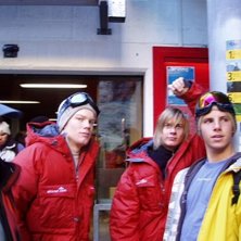killarna nere vid dalstationen i zermatt .vi fick . Foto: Pelle Hjertman. &Aring;kare: Henrik Hedvall , Olle Daunfeldt , Fabian Bhaerendtz ..