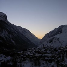 Foto: Andrea Marklund. &Aring;kare: Skymning i graven.