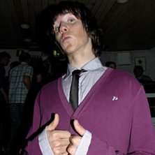 Foto: Ola Melin. &Aring;kare: Adam Falk poserar vant framf&ouml;r Freerides kamera under banketten..