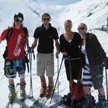 jag, victor, louise  o hanna i backen en fin april.