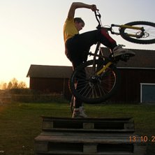 Footplant p&aring; lilla banken. Foto: Bill Lundberg. &Aring;kare: Jack Lundberg.