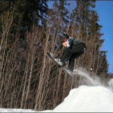 Hoppar i det st&ouml;rsta hoppet som finn i solberg.. Foto: Martin Carls&acute;en. &Aring;kare: Joel Andersson.