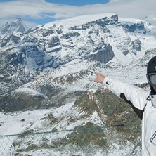 Matterhorn i bakgrunden.... Foto: Mattias Fjalestad. &Aring;kare: Dennis Fjalestad.