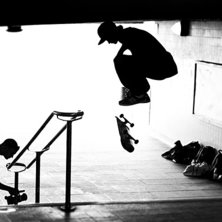 Promo-bild med n&aring;gra &aring;r p&aring; nacken f&ouml;r Dirty Sk. Foto: Marcus R&ouml;nne. &Aring;kare: Dirty Skateboards.