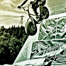 Tokd&aring;ren Helmer droppade boxen p&aring; en Monsterbike. Foto: Wolf H&ouml;rner. &Aring;kare: Johan Helmerskog.