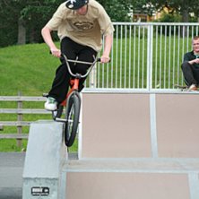 Jag smith,ar lite. Foto: Ante unknown lastname. / Lucas nilsson. &Aring;kare: Emil H&ouml;gstr&ouml;m.