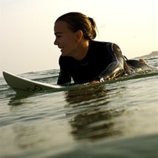 En grym v&auml;rd och surferska.. Foto: Johan M&aring;rtensson. &Aring;kare: Lena St&uuml;bner.