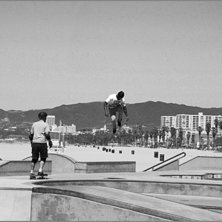 Guttiga bowls nere p&aring; stranden p&aring; Venice Beach.. Foto: Oskar Wagrelius. &Aring;kare: John Doe.