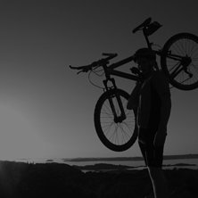 fin cykling med endel b&auml;randes i den bohusl&auml;nska. Foto: Ville Berg-Malmborg. &Aring;kare: Tobias Olsson.