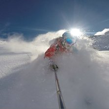 &Aring;kare: Johan Almroth.