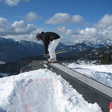 h&auml;r tesstar vi parken i canidides hemort.. Foto: Nicklas Haglund. &Aring;kare: Bosse Liljefors.