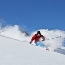 April dag i v&aring;ras. Bra och fin sn&ouml; med fotograf . Foto: Andreas Alm. &Aring;kare: Adam Jonsson.