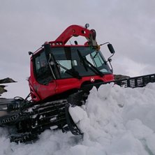 P&aring;sken 2017
Sn&oslash;en ligger i bakken og venter p&aring; .