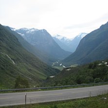 P&aring;v&auml;g upp till glaci&auml;ren i Stryn.. Foto: Carl-Johan Holm. &Aring;kare: -.-.