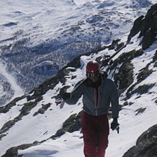 P&aring; v&auml;g upp mot Radiohytta f&ouml;r n&aring;gra sk&ouml;na sv�. Foto: Pontus L&uuml;ttkens. &Aring;kare: Andreas Wuopio.
