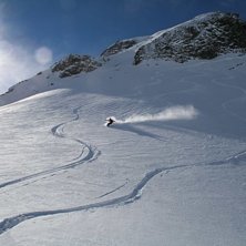 Carl tar sig elegant ner f&ouml;r berget. (Kalle Bruch. Foto: Carl Bruch. &Aring;kare: Carl Lannerstad.