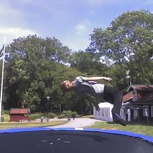 jag g&ouml;r en backflip. Foto: emil. &Aring;kare: David.