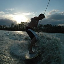 Wkaesurf i kv&auml;lls solen. Foto: lars. &Aring;kare: Nicklas Kors&aacute;r.