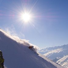 Sen eftermiddag i Andermatt och vi f&ouml;rs&ouml;ker nytt. Foto: Jesper Molin (www.jesperphoto.com). &Aring;kare: Johan Carlborg.