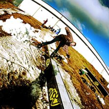 F&ouml;rsession p&aring; g&auml;rde med en bs lip. Foto: Viktor Lindqvist. &Aring;kare: Jonas Tollgren.