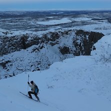 Perttur&auml;nnan syns i norra &auml;nden av grustrejksh&aring;. Foto: tryggve tir&eacute;n.