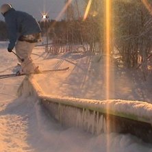 glidning p&aring; tv&aring; ihopsatta r&ouml;r. Foto: simon &ouml;stergren. &Aring;kare: leo bj&ouml;rklund.