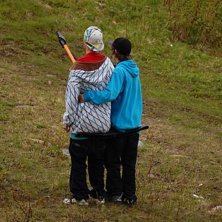 vi &auml;r s&aring; gulliga i liften :). Foto: Jossan. &Aring;kare: Alex och Freddie.