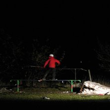 rail i m&ouml;rkret. Foto: emil. &Aring;kare: jag F-g.