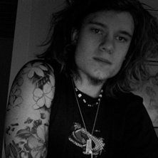 En bit av min nyaste tattoo.. :P. Foto: &ouml;&ouml;h... me... &Aring;kare: me again.!.
