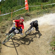 Herman f&ouml;rs&ouml;ker p&aring; insidan. Foto: Erik Brohagen. &Aring;kare: Frans och Herman.
