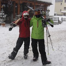 Pose p&aring; huvudgatan i Cervinia. Foto: Italiensk man. &Aring;kare: Anja &amp;amp; Tomba.