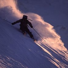 Tormod Granheim njuter av solnedg&aring;ngen p&aring; sitt s. Foto: Fredrik Schenholm. &Aring;kare: Tormod Granheim.