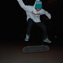 lite h&ouml;st-skate p&aring; kv&auml;llen.
-Kickflip. Foto: Pontus tror jag . &Aring;kare: Adam! (: .