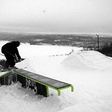 T&auml;rnas flatdownbox, fakie off. Foto: Gustav Wennerstr&ouml;m. &Aring;kare: Marcus Petersson.
