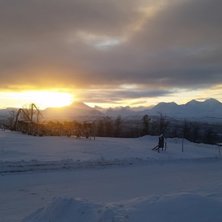Sola stiger stadig h&oslash;yere p&aring; himmelen
I dag har .
